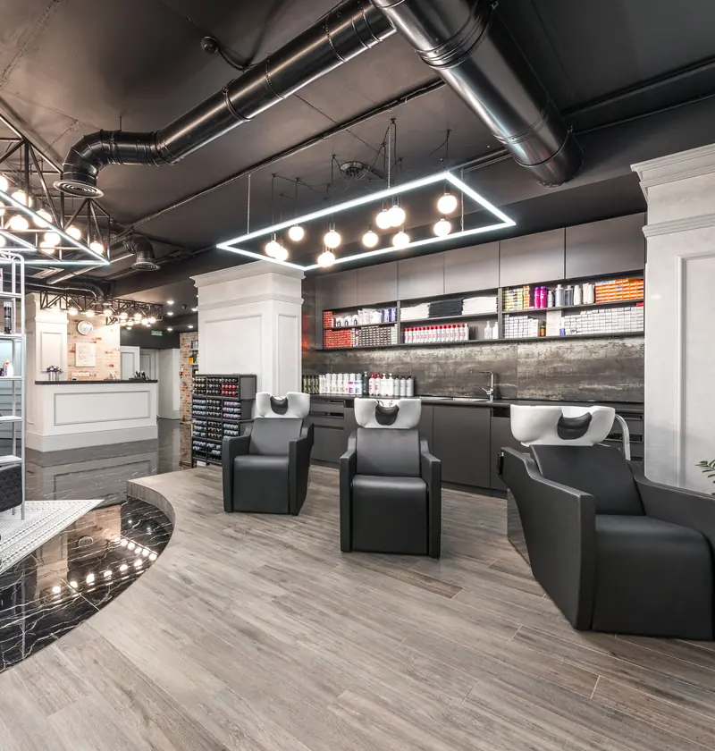 Wnętrze lokalu usługowego — salon fryzjerski